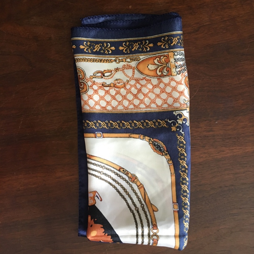 Scarf / handkerchief